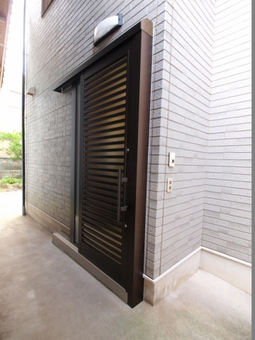 【坂出川津町店】玄関ドアタイプから片引きタイプの玄関引戸に取替えました